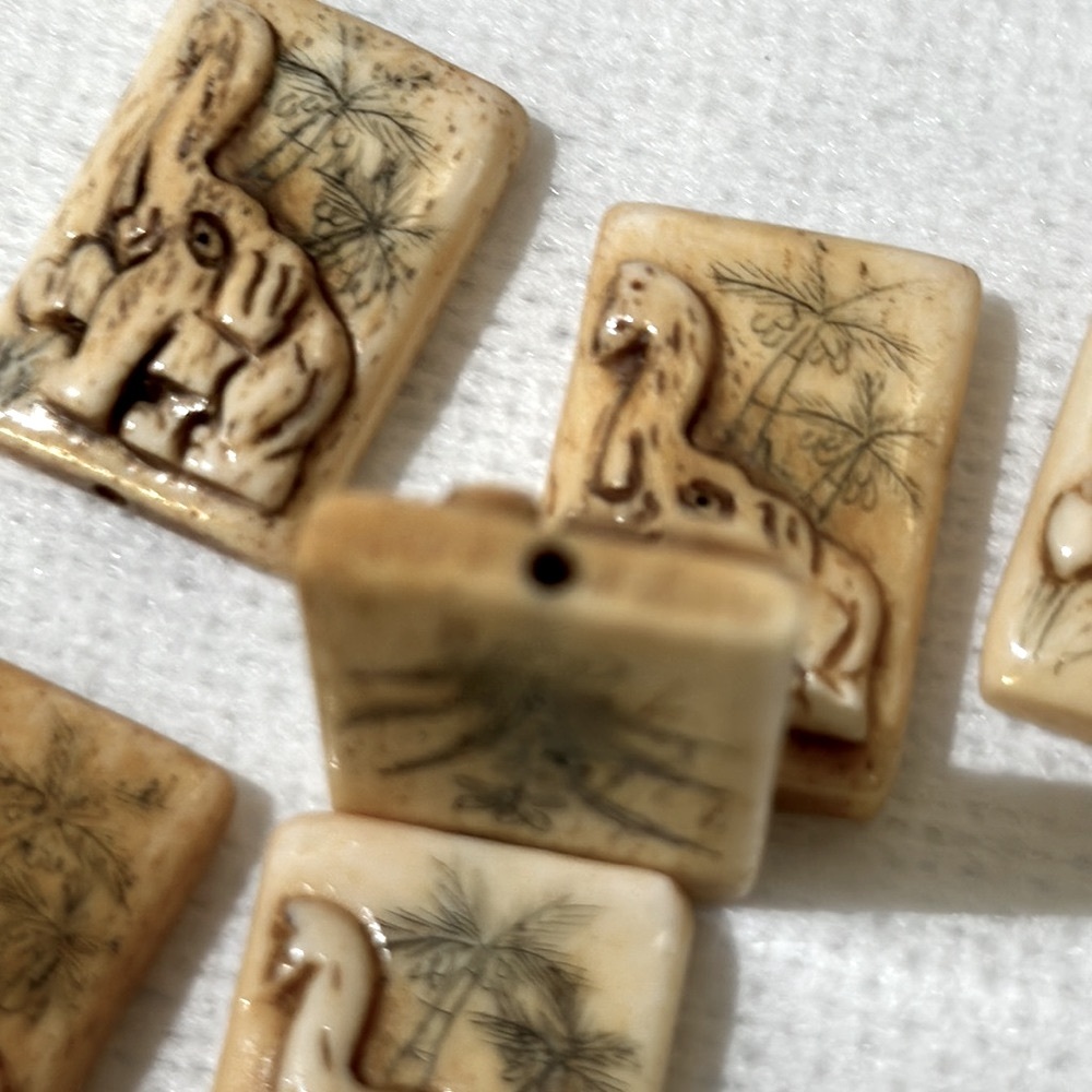 Six hand carved bone elephants square beads hole top and bottom - Picture 15 of 15